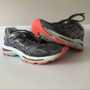 Women’s ASICS size 9US